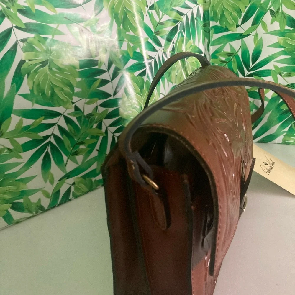 Patricia Nash Lanza Brown Embossed Leather Shoulder Bag with multi compartments. - Picture 3 of 6